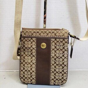 Coach Signature Collection Shoulder Bag Crossbody Swingpack Khaki Brown